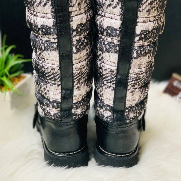 🍾🥂SOLD!🥳Chanel Lined Boots - Picture 4 of 12